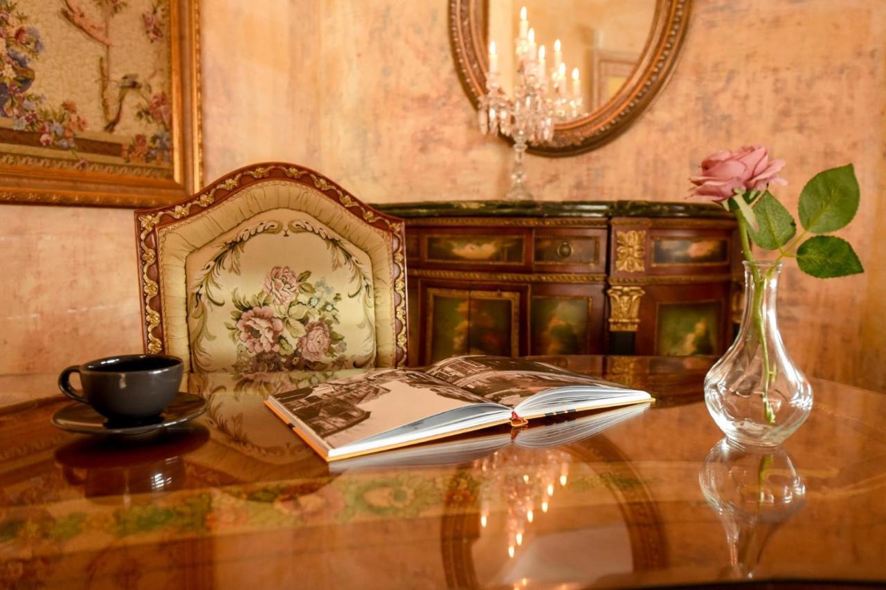 Baroque Splendor: Breathtaking Views & Design Apartamento Bucarest Exterior foto